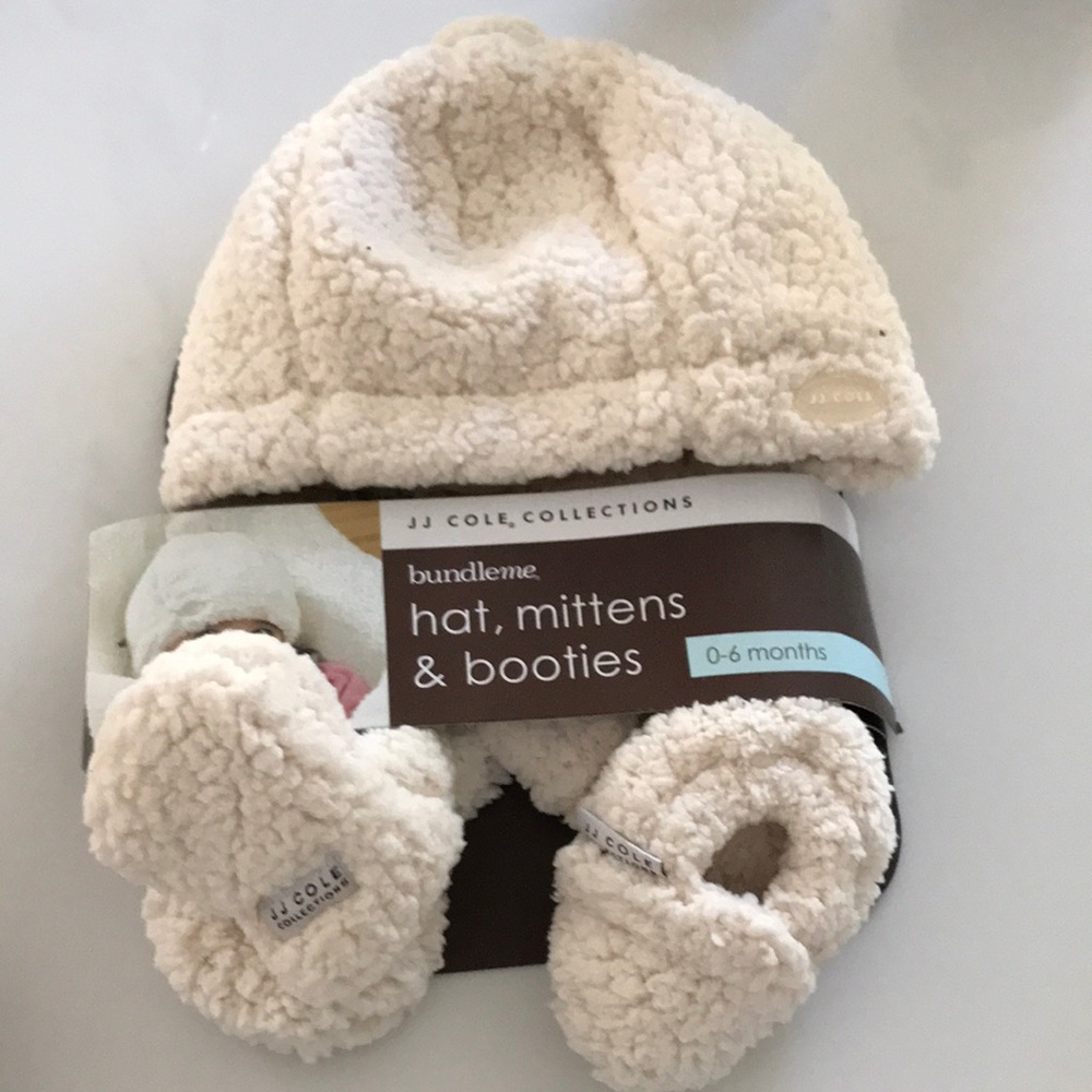 Baby hat, mittens, booties